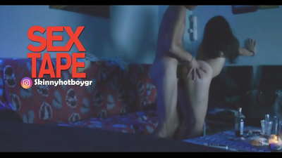 Gudra skolniece ar savu draugu