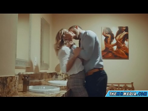 ❤️ Kad krūtiska blondīne pavedina tevi publiskā tualetē ❤ Porno pie lv.mailkassa.ru